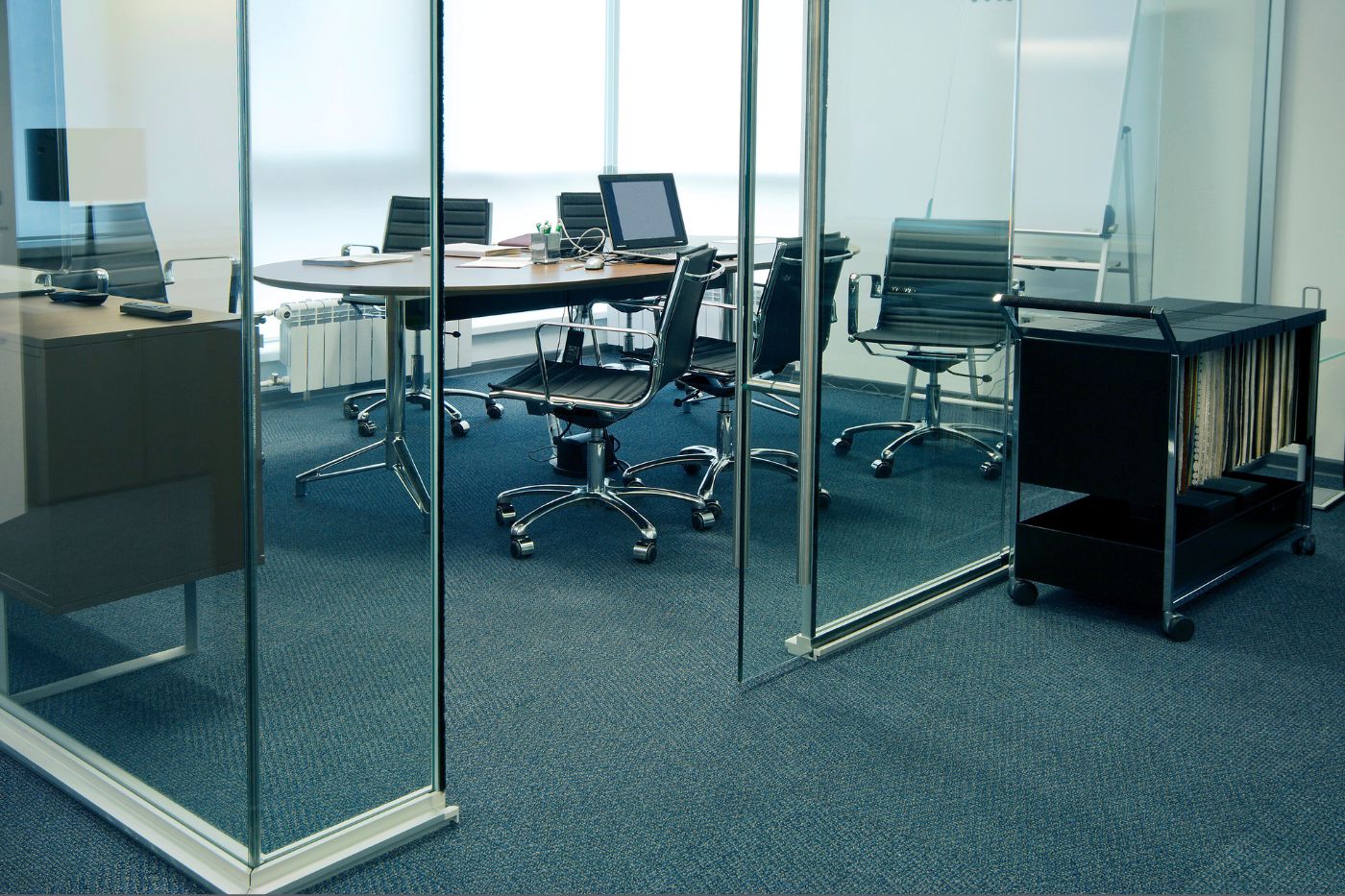 ¿Limpiar tú o contratar una empresa de limpieza para oficinas?
