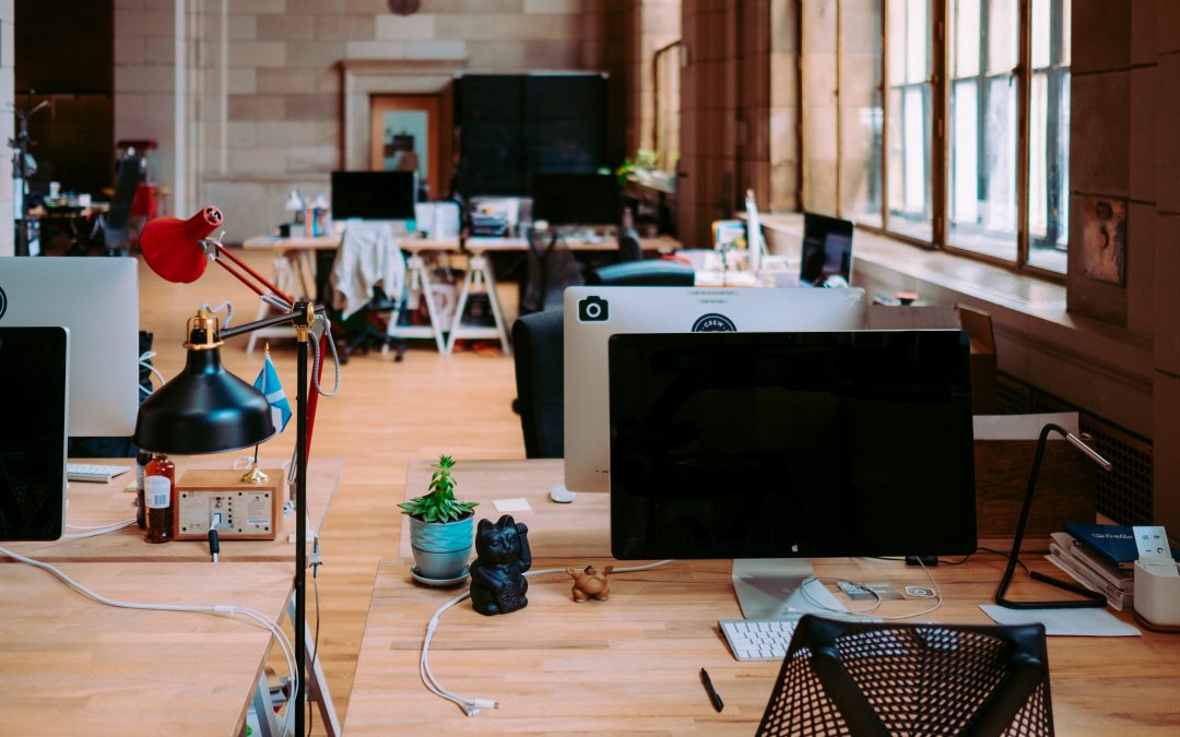¿Cómo hacer una correcta limpieza de oficinas?