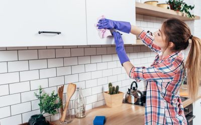 Tips para limpiar los armarios de la cocina