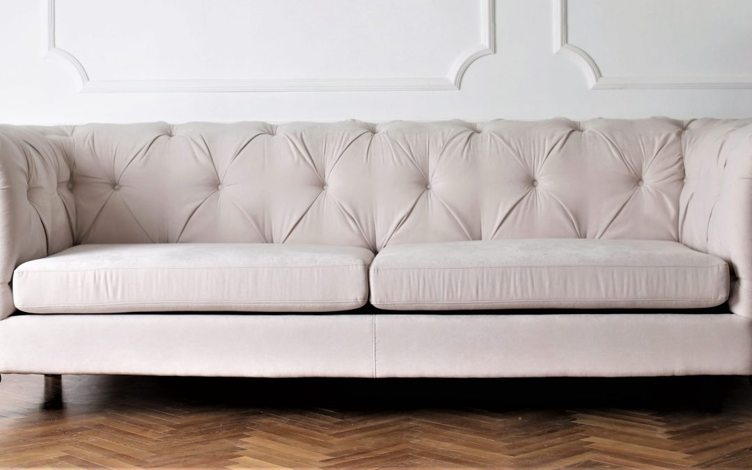 La mejor forma de limpiar sillones y sofás de piel.